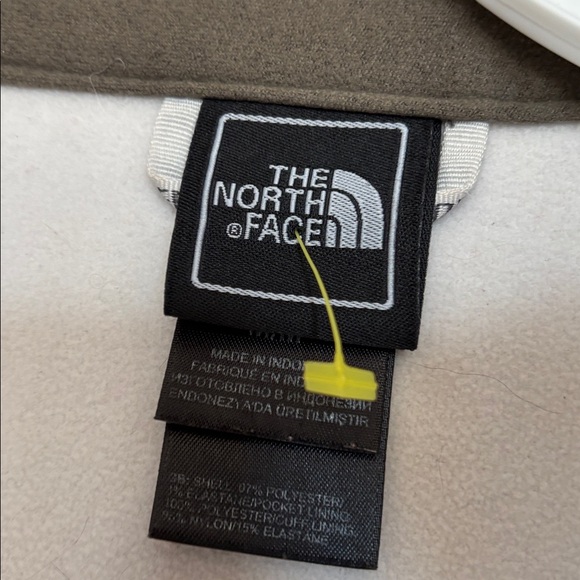 THE NORTH FACE TNFAPEX jacket. Floral design. Wind guard waist strap. Size med - Picture 6 of 14